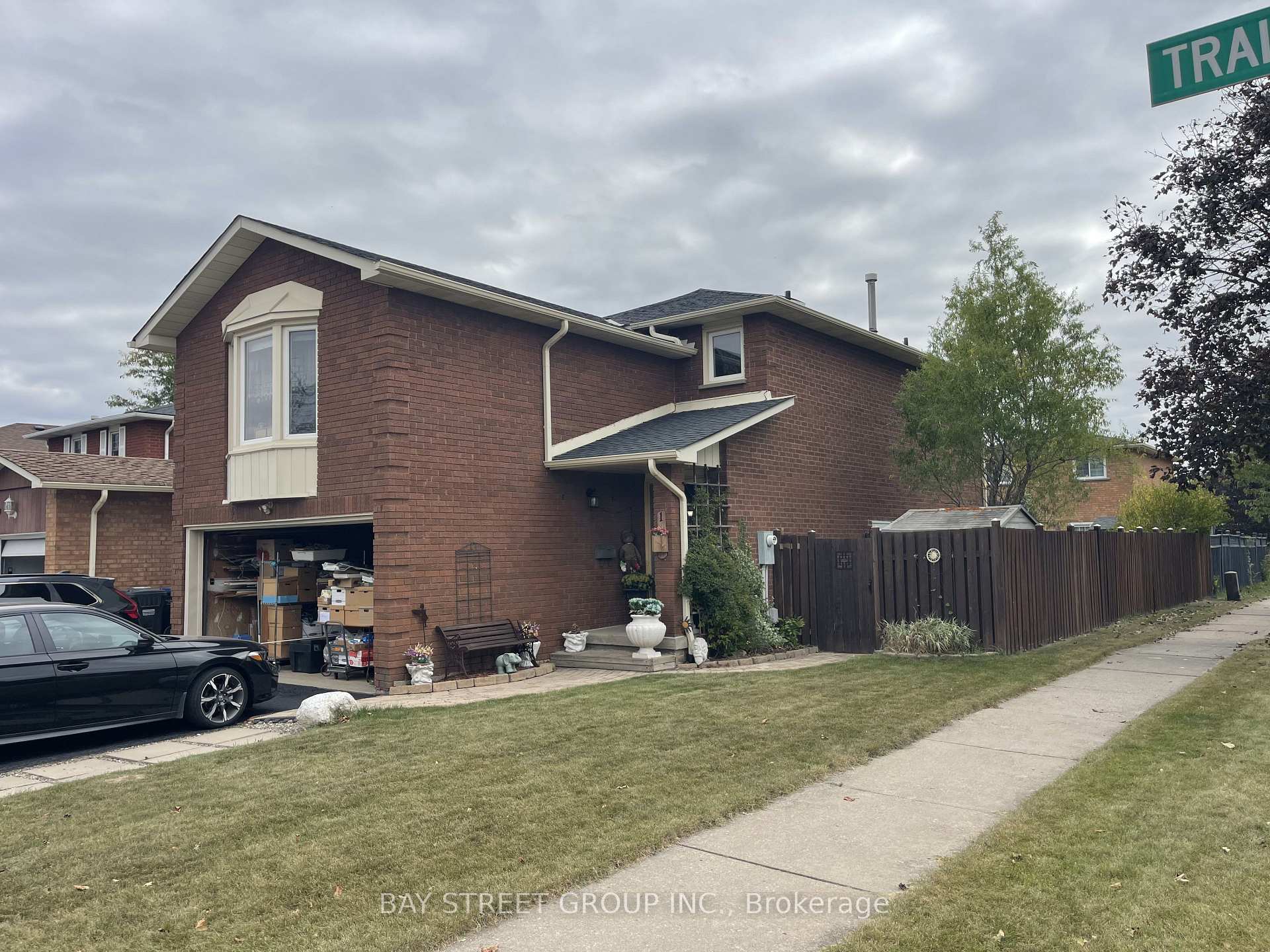 Photo 6 of 1 Tralee (Lower) Street, Brampton, Heart Lake West — HOMEH