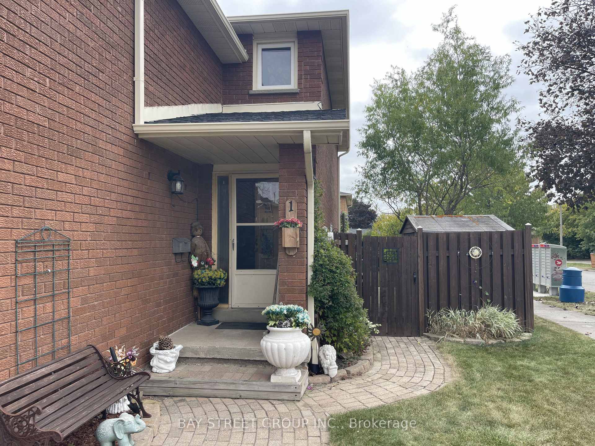 Photo 7 of 1 Tralee (Lower) Street, Brampton, Heart Lake West — HOMEH