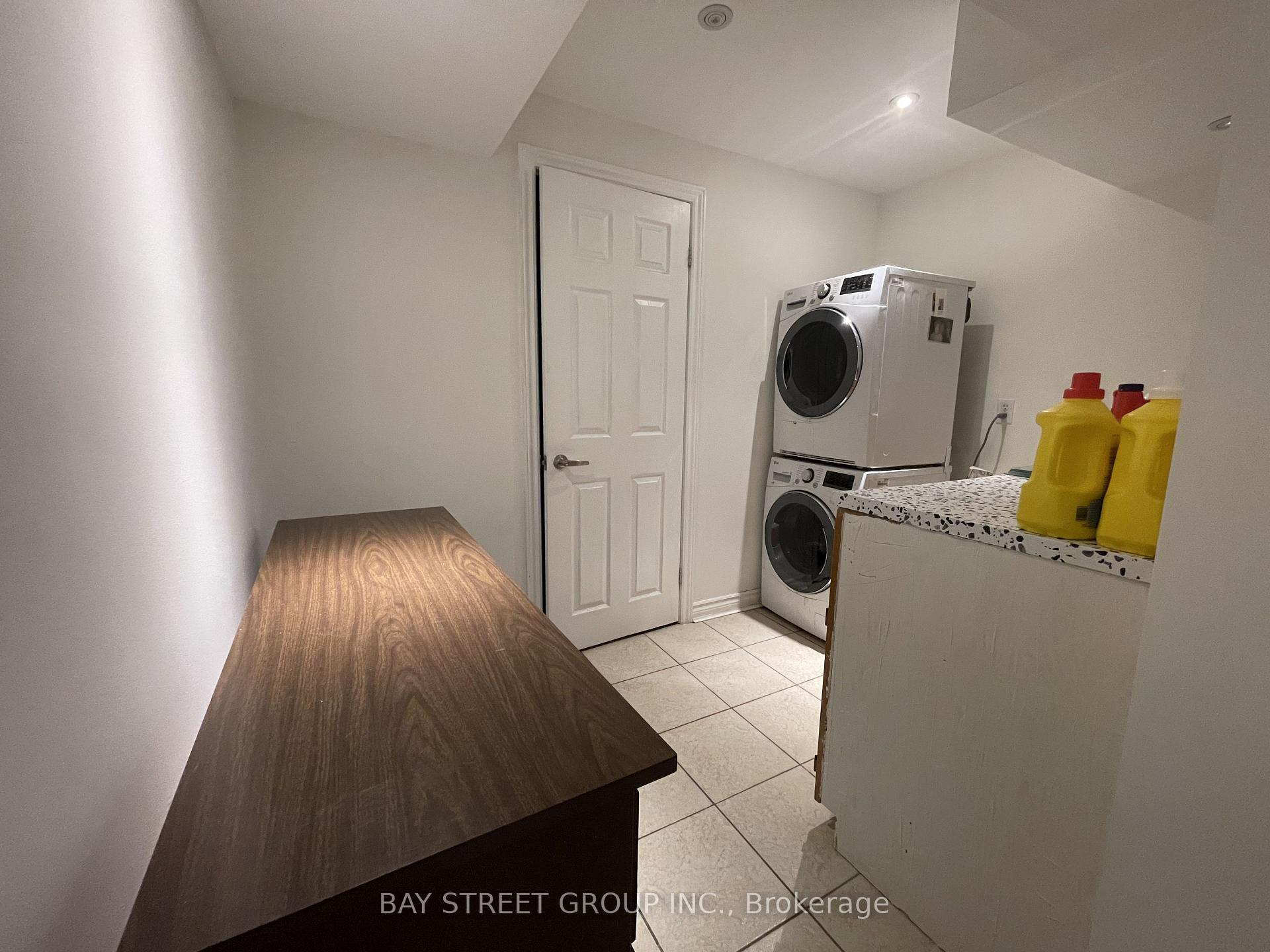 Photo 12 of 1 Tralee (Lower) Street, Brampton, Heart Lake West — HOMEH