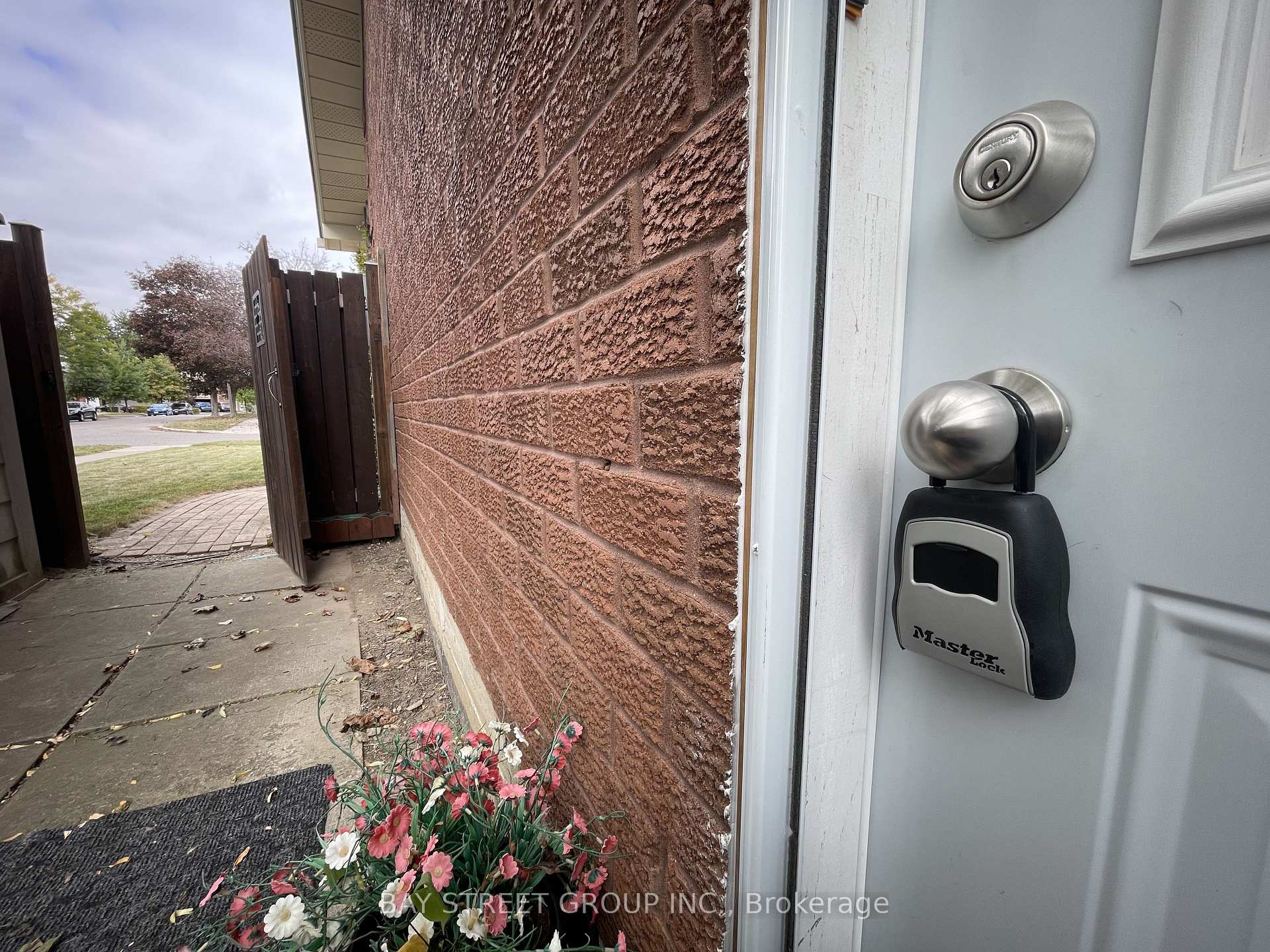 Photo 18 of 1 Tralee (Lower) Street, Brampton, Heart Lake West — HOMEH