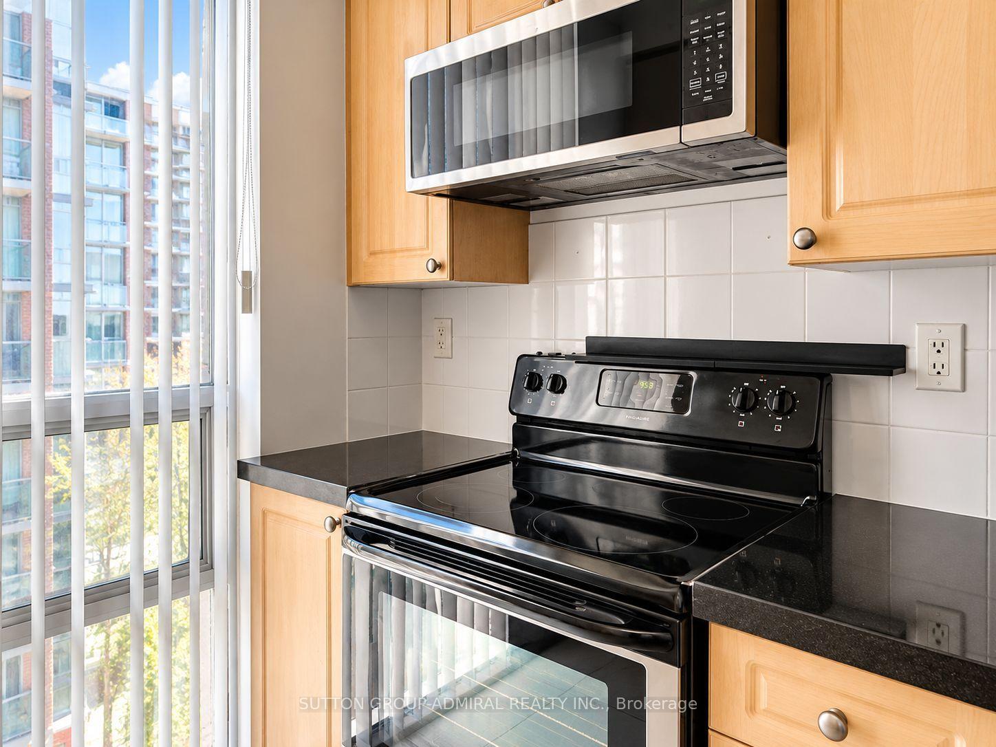 Photo 6 of Unit 1007, 5 Michael Power Place, Etobicoke, Islington-City Centre West — HOMEH