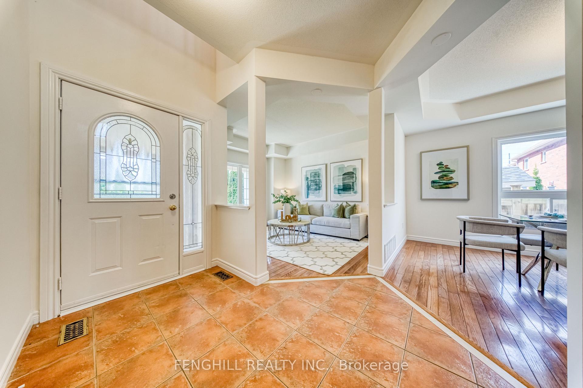 Photo 2 of 842 Greenleaf Circle, Oshawa, Taunton — HOMEH