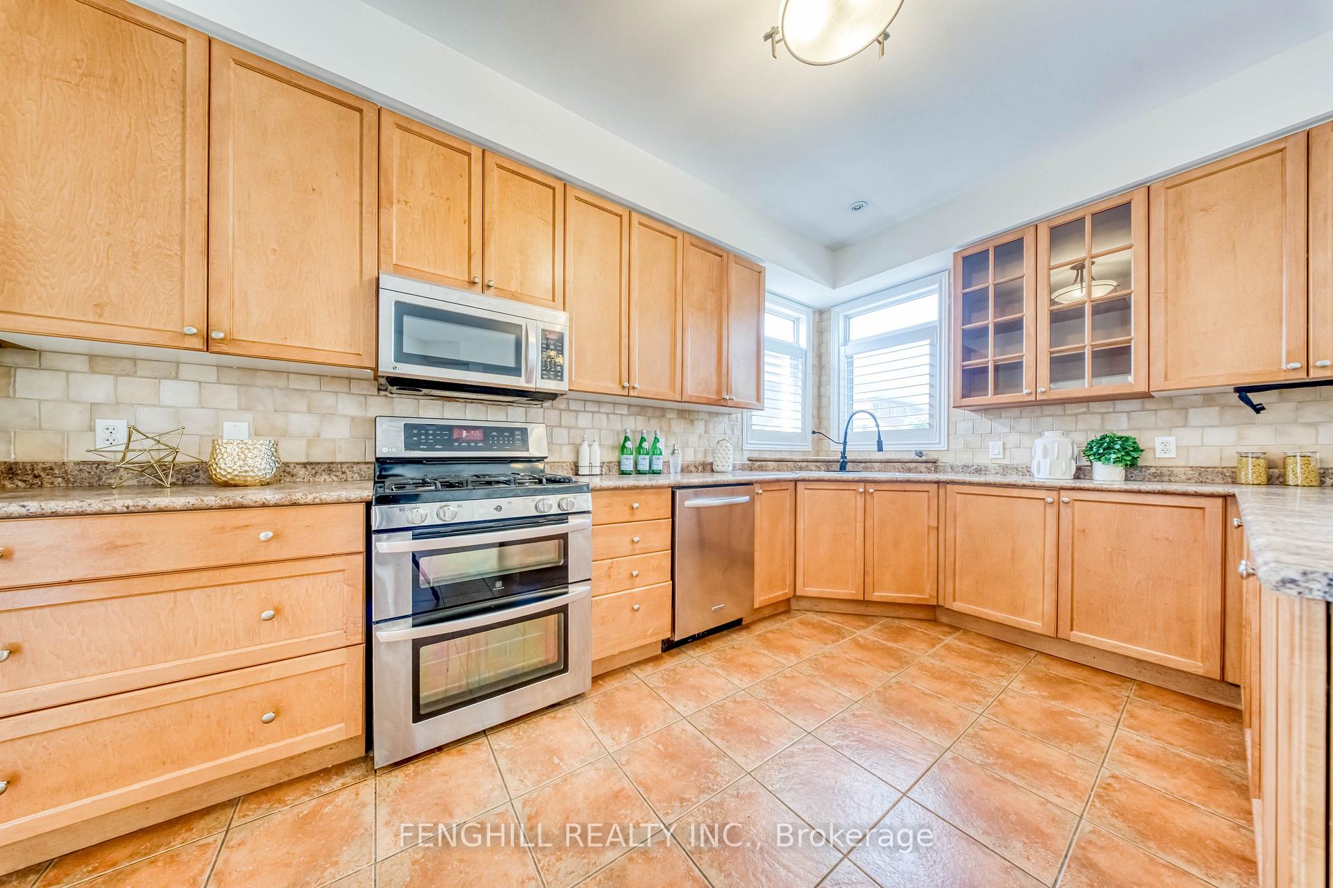 Photo 12 of 842 Greenleaf Circle, Oshawa, Taunton — HOMEH
