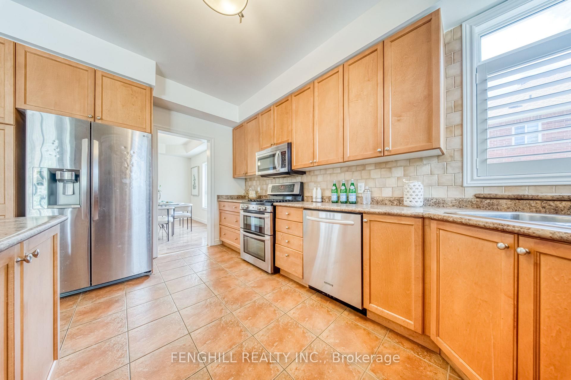 Photo 16 of 842 Greenleaf Circle, Oshawa, Taunton — HOMEH