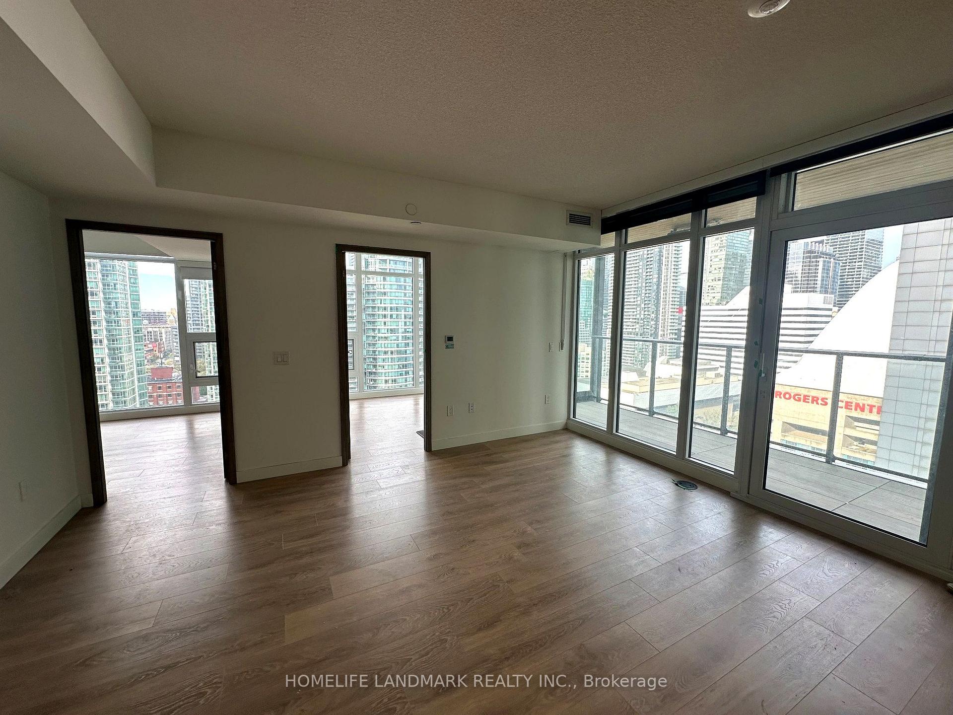 Photo 3 of 1 Concord Cityplace Way, Toronto, Waterfront Communities — HOMEH