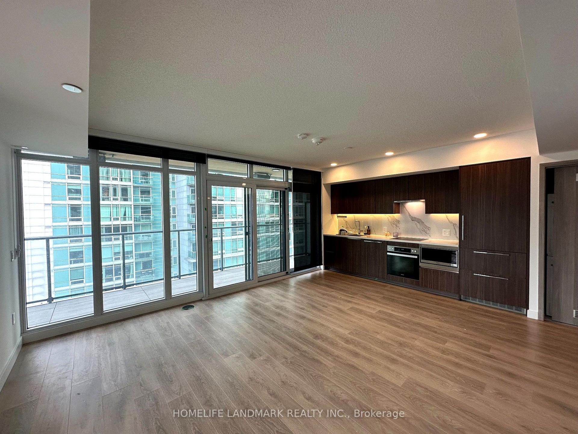Photo 5 of 1 Concord Cityplace Way, Toronto, Waterfront Communities — HOMEH
