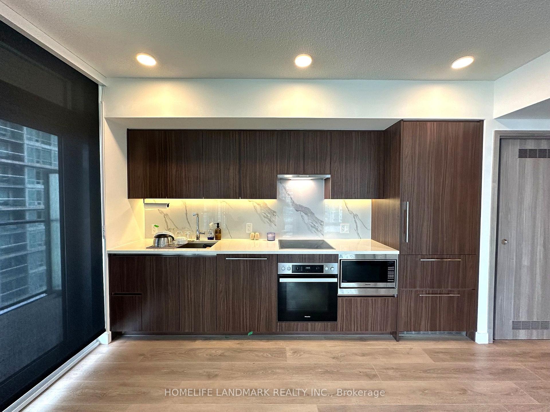 Photo 6 of 1 Concord Cityplace Way, Toronto, Waterfront Communities — HOMEH