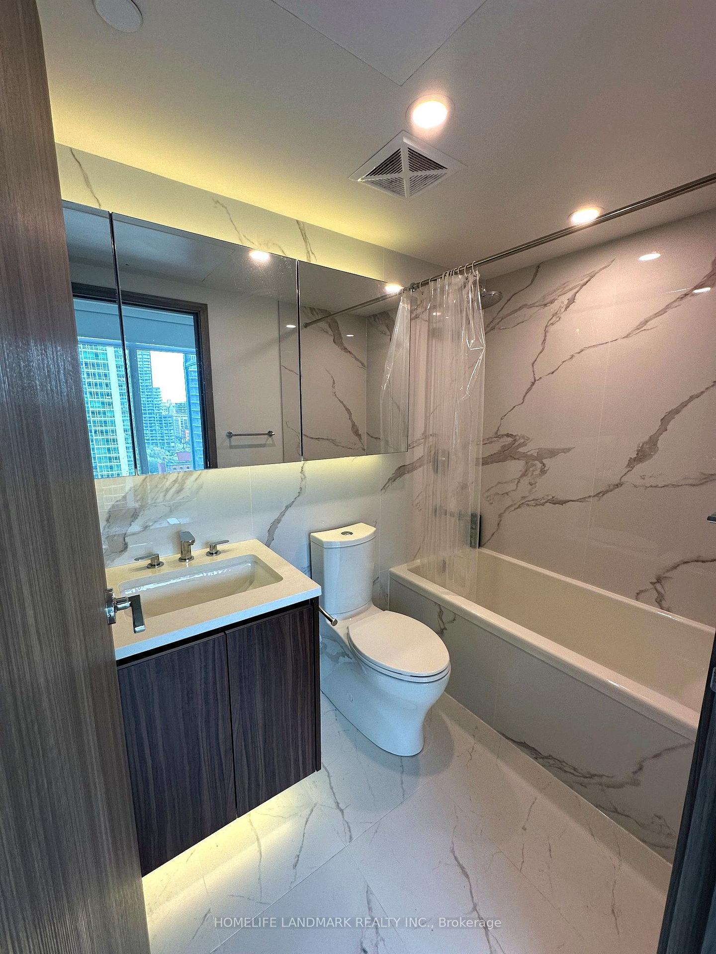 Photo 7 of 1 Concord Cityplace Way, Toronto, Waterfront Communities — HOMEH