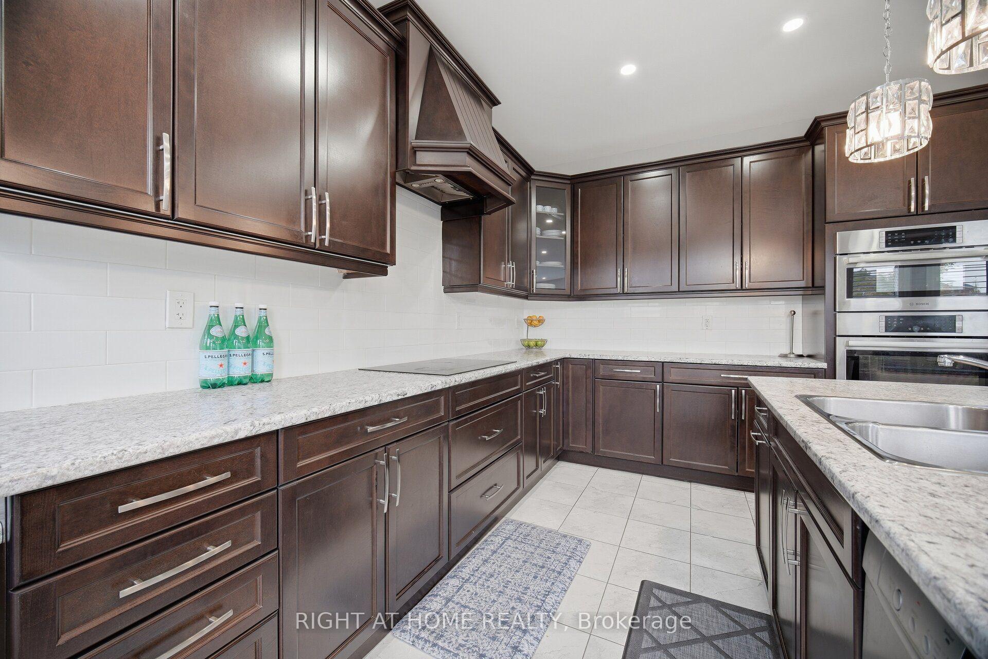 Photo 15 of 1444 Connaught Terrace, Milton, Ford — HOMEH