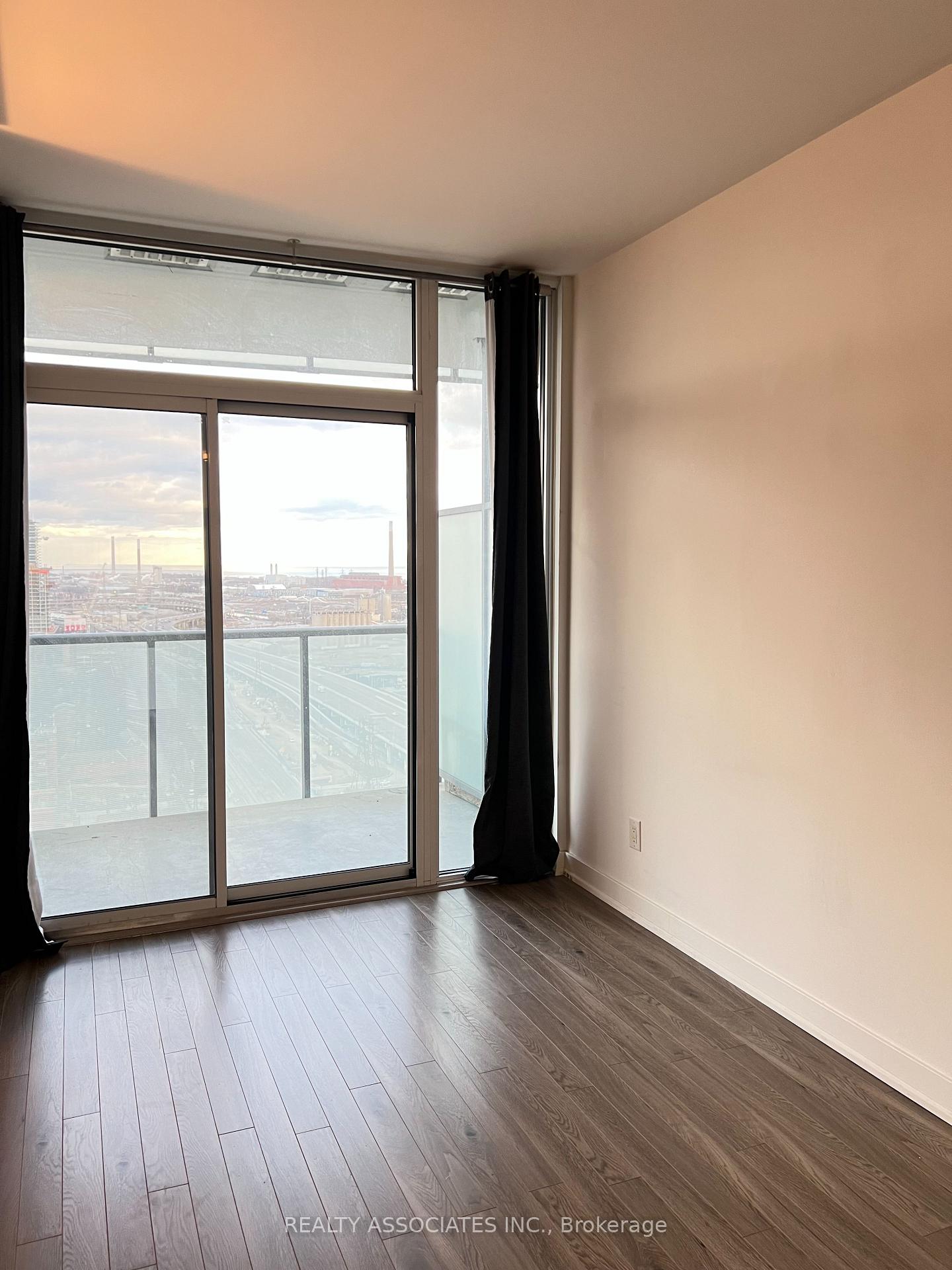 Photo 3 of Unit 2807, 1 Market Street, Toronto, Waterfront Communities — HOMEH