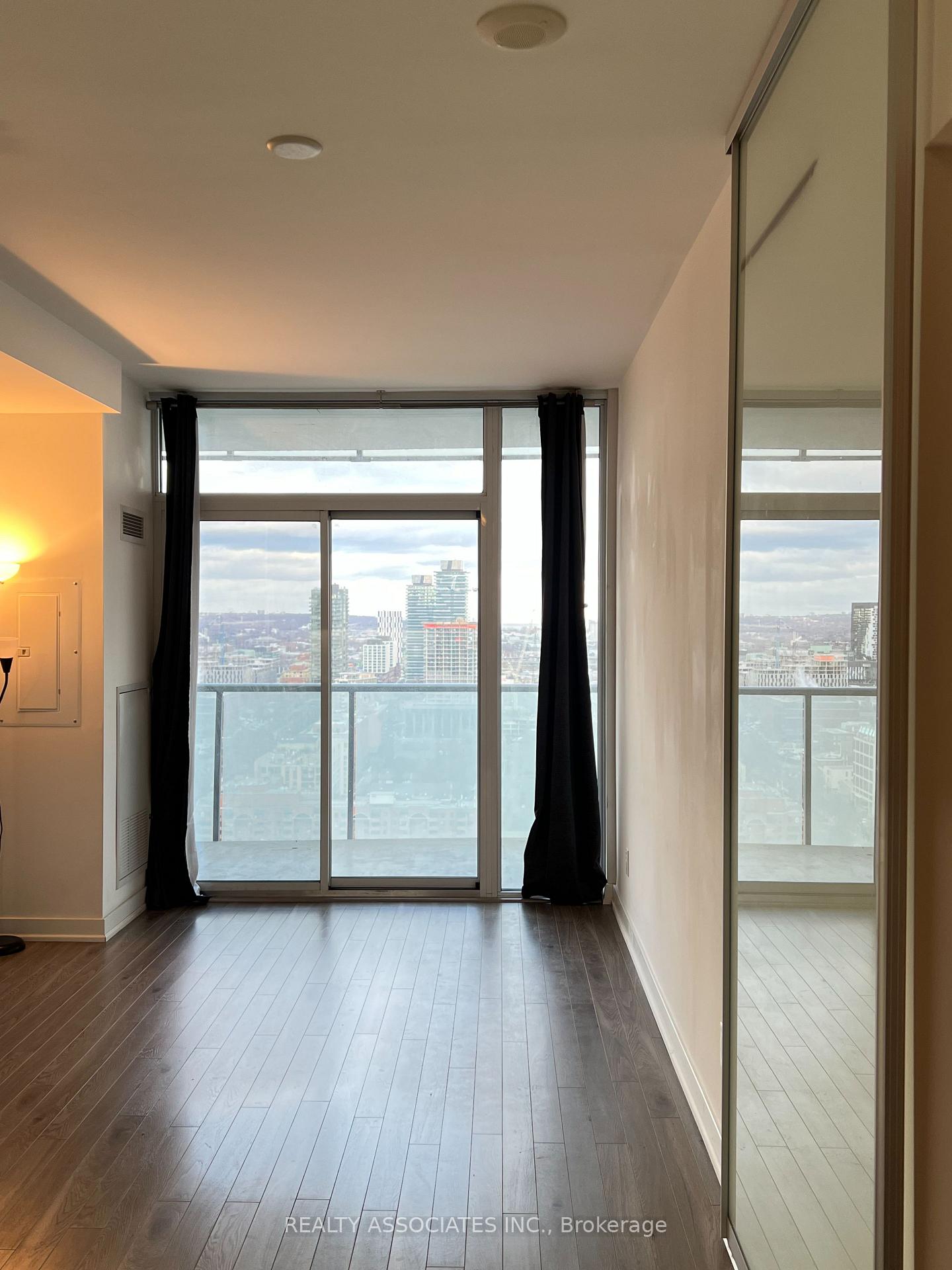 Photo 4 of Unit 2807, 1 Market Street, Toronto, Waterfront Communities — HOMEH