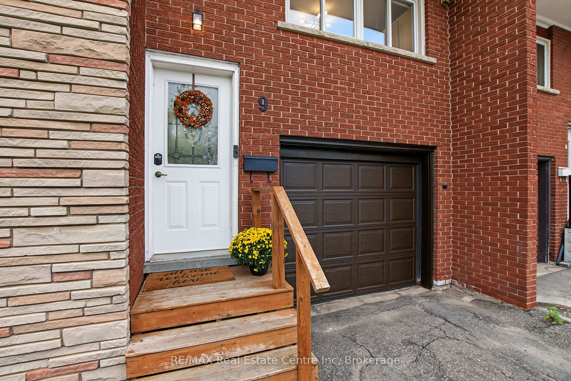 Photo 4 of 9 Greenbrook Drive, Kitchener, Meinzinger — HOMEH