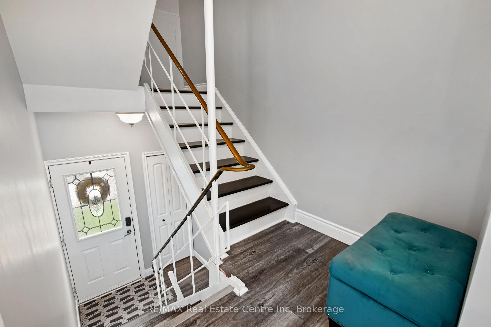 Photo 5 of 9 Greenbrook Drive, Kitchener, Meinzinger — HOMEH