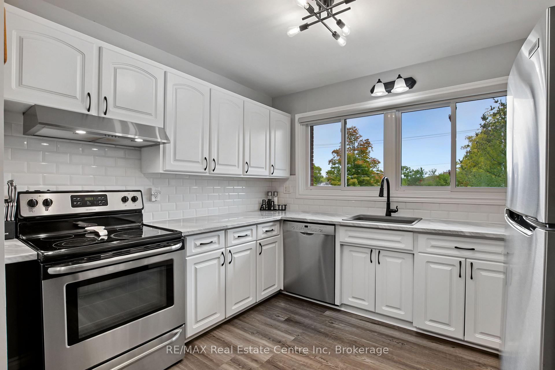 Photo 6 of 9 Greenbrook Drive, Kitchener, Meinzinger — HOMEH