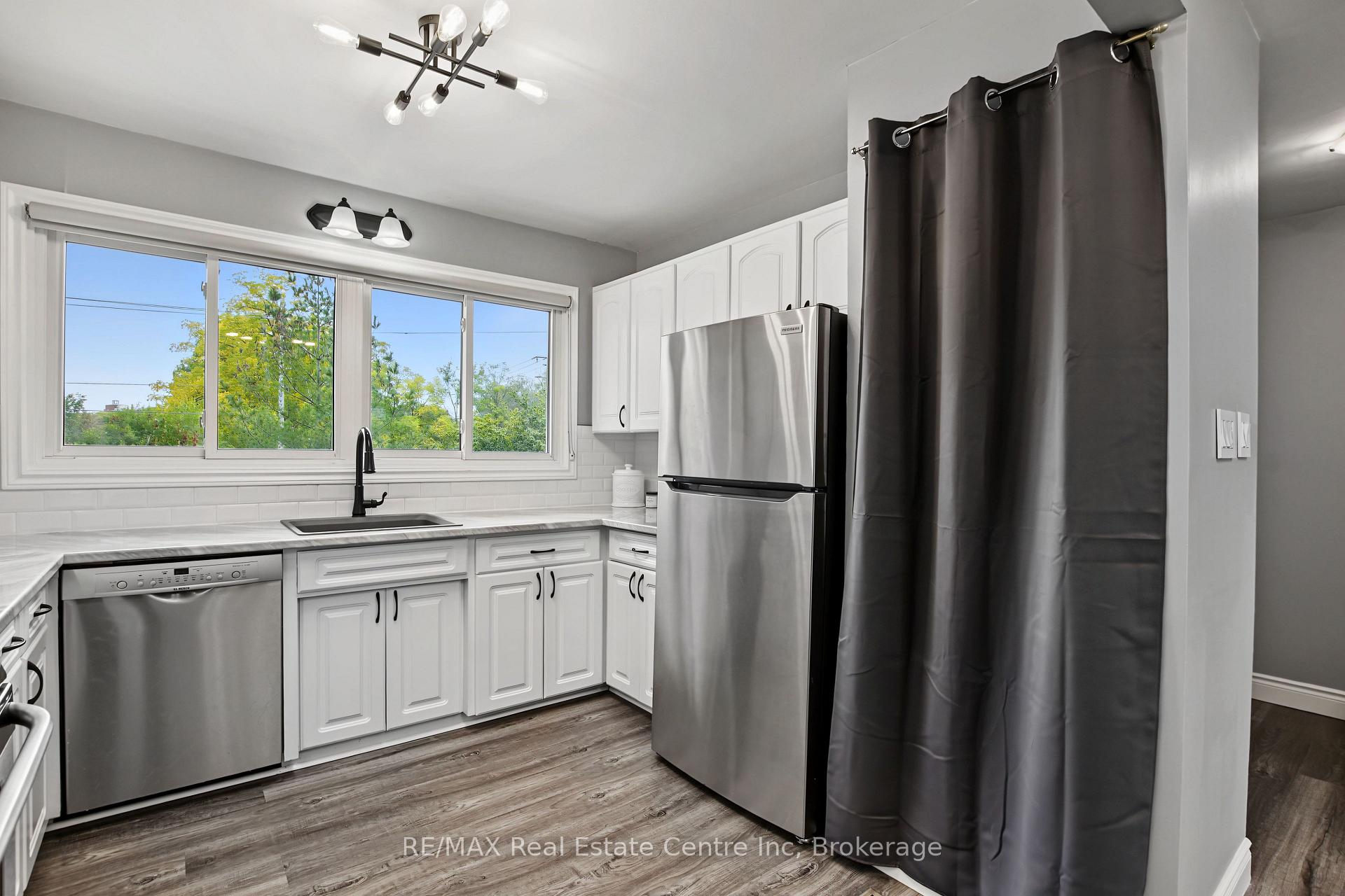 Photo 7 of 9 Greenbrook Drive, Kitchener, Meinzinger — HOMEH