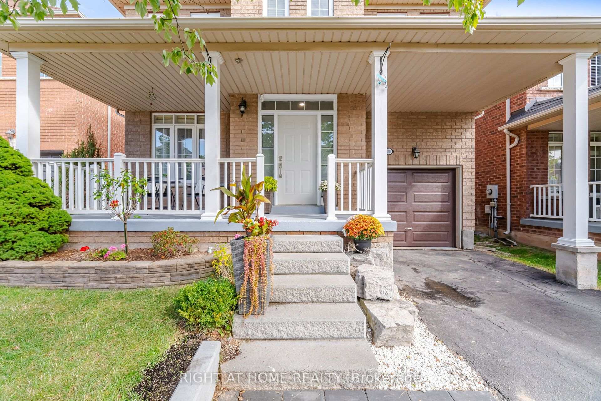 Photo 4 of 2249 Crestmont Drive, Oakville, Westmount — HOMEH