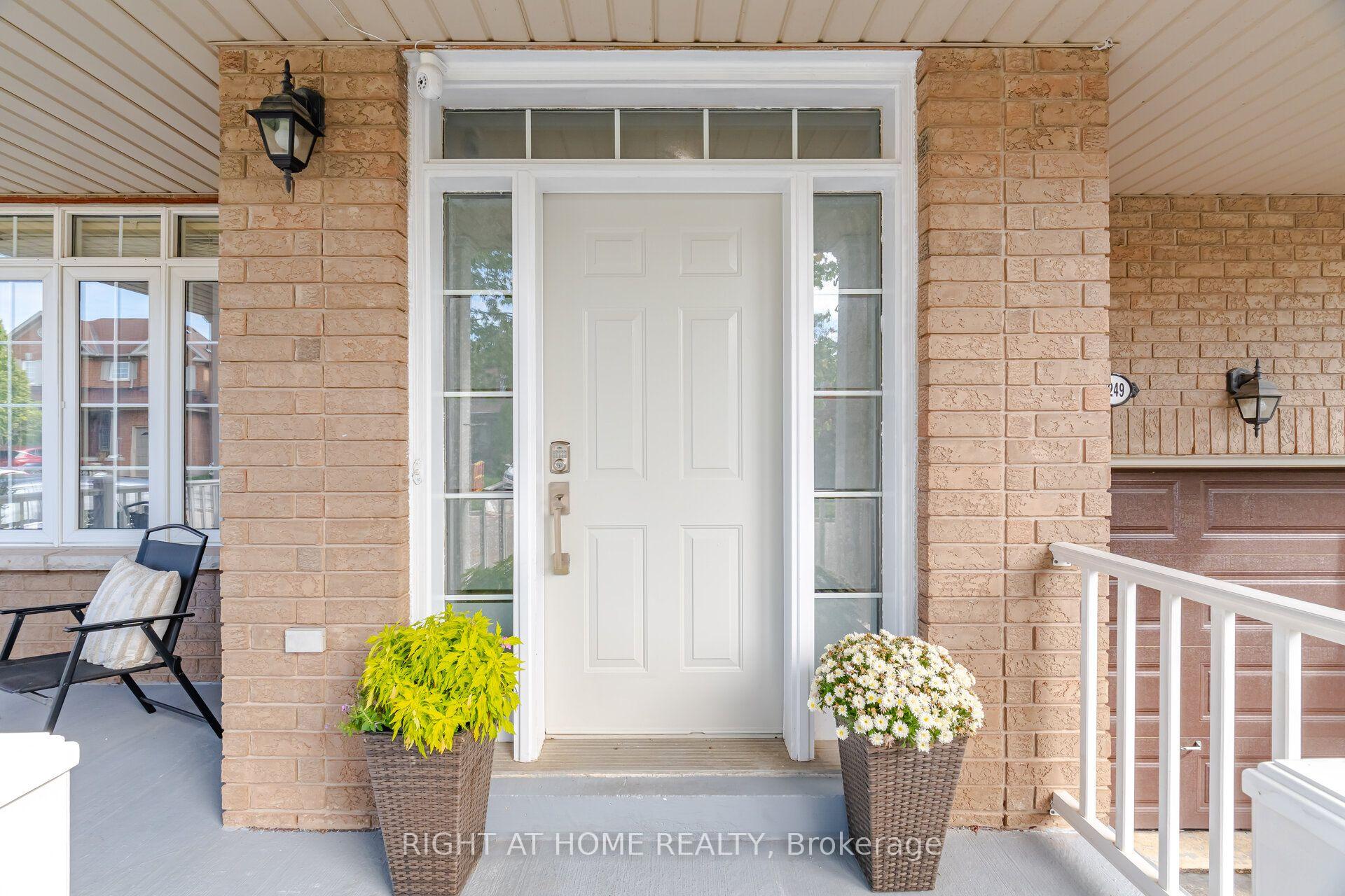 Photo 9 of 2249 Crestmont Drive, Oakville, Westmount — HOMEH