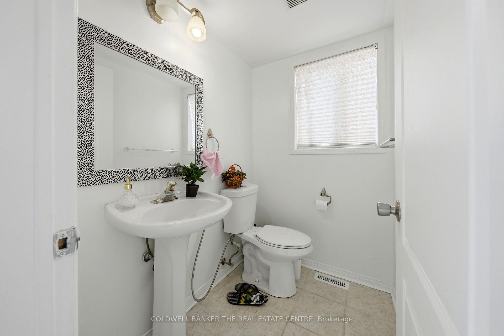 Photo 8 of 15 Charleswood Circle, Brampton, Fletcher's Meadow — HOMEH