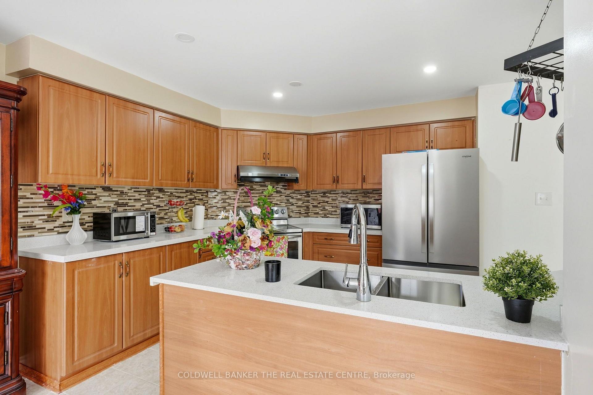 Photo 12 of 15 Charleswood Circle, Brampton, Fletcher's Meadow — HOMEH