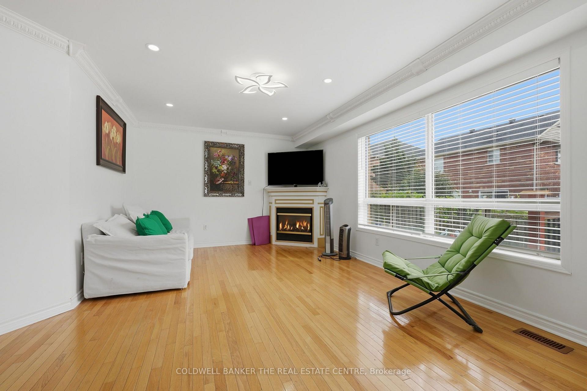 Photo 14 of 15 Charleswood Circle, Brampton, Fletcher's Meadow — HOMEH