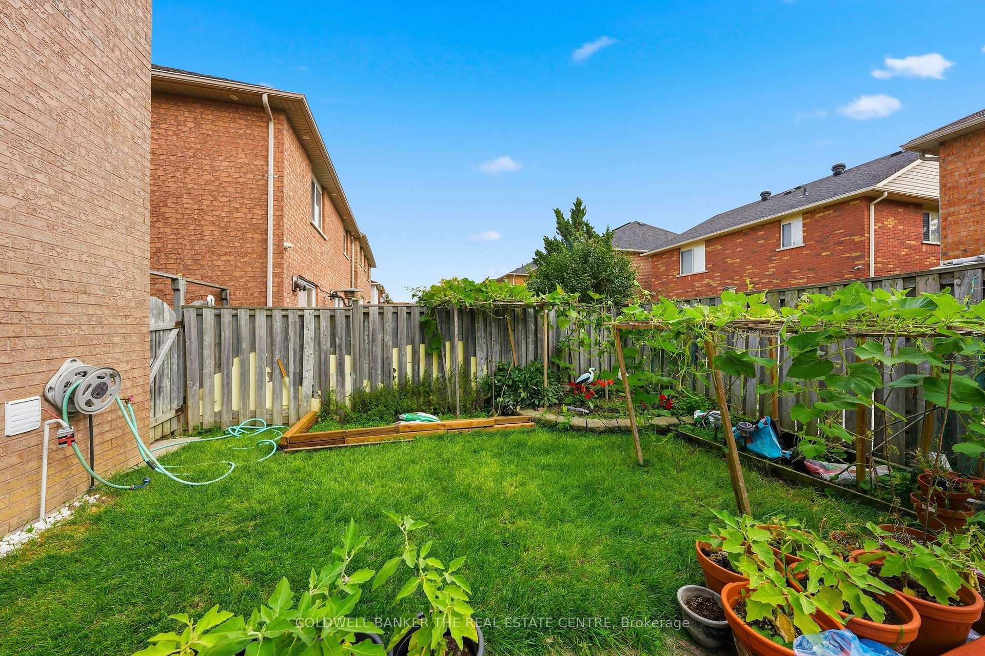 Photo 20 of 15 Charleswood Circle, Brampton, Fletcher's Meadow — HOMEH