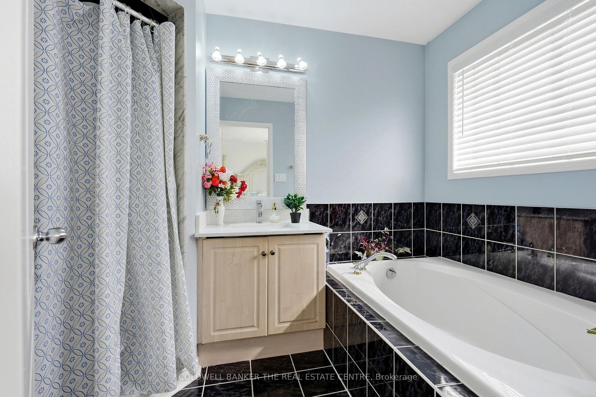 Photo 32 of 15 Charleswood Circle, Brampton, Fletcher's Meadow — HOMEH