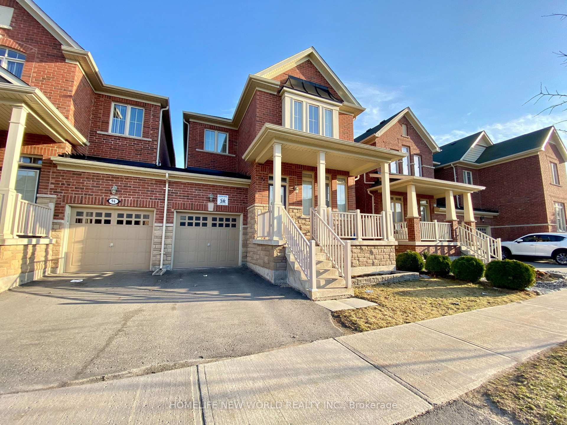 Photo 3 of 92 Betony Drive, Richmond Hill, Oak Ridges — HOMEH