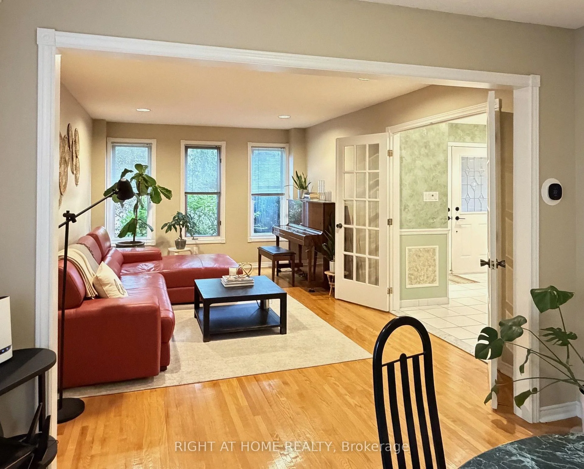 Photo 6 of 17 Piccadilly Road, Richmond Hill, Doncrest — HOMEH
