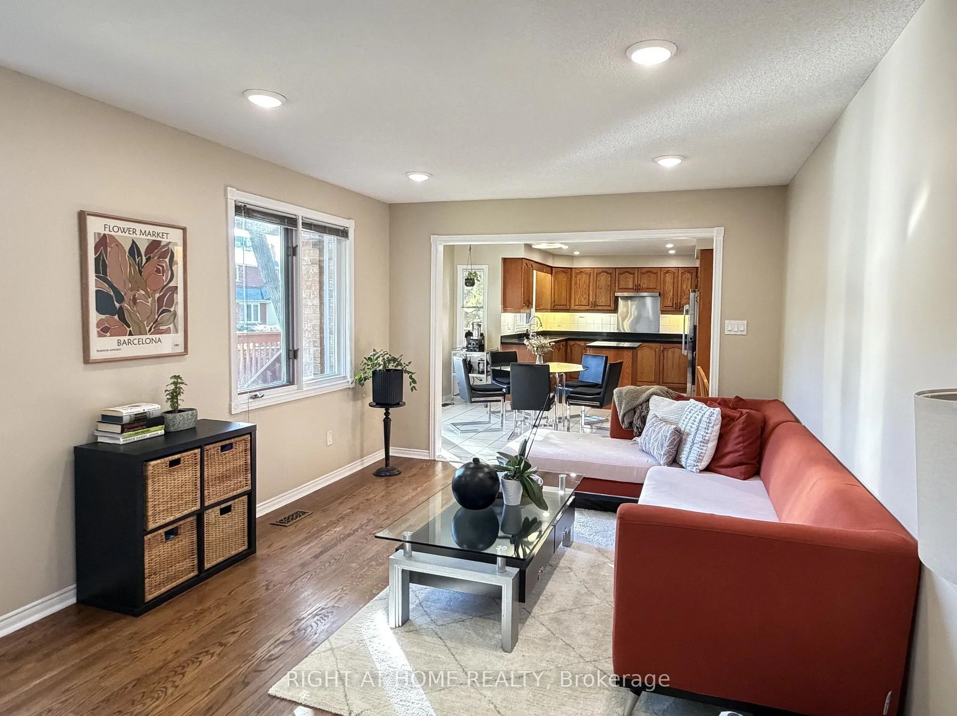 Photo 11 of 17 Piccadilly Road, Richmond Hill, Doncrest — HOMEH