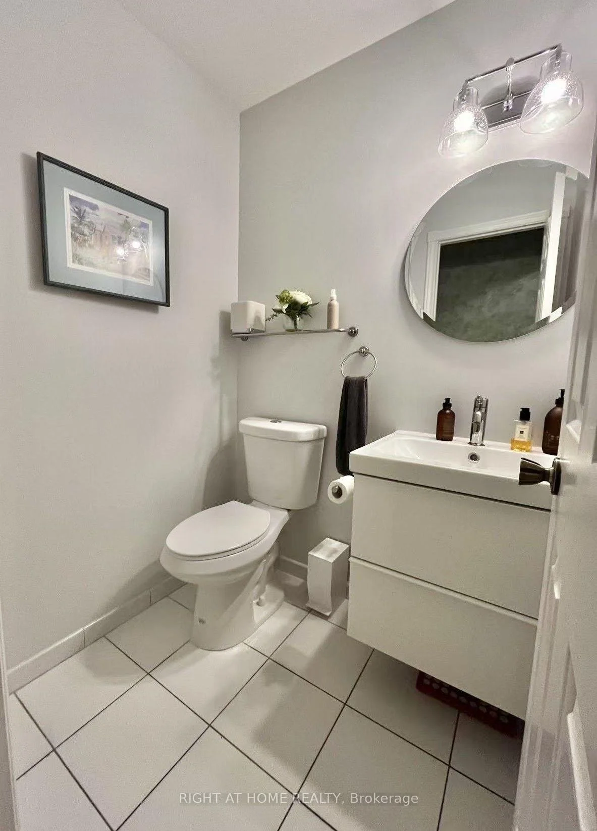 Photo 14 of 17 Piccadilly Road, Richmond Hill, Doncrest — HOMEH