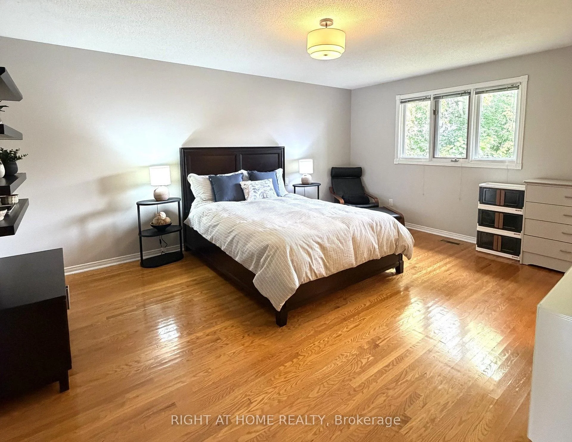 Photo 16 of 17 Piccadilly Road, Richmond Hill, Doncrest — HOMEH