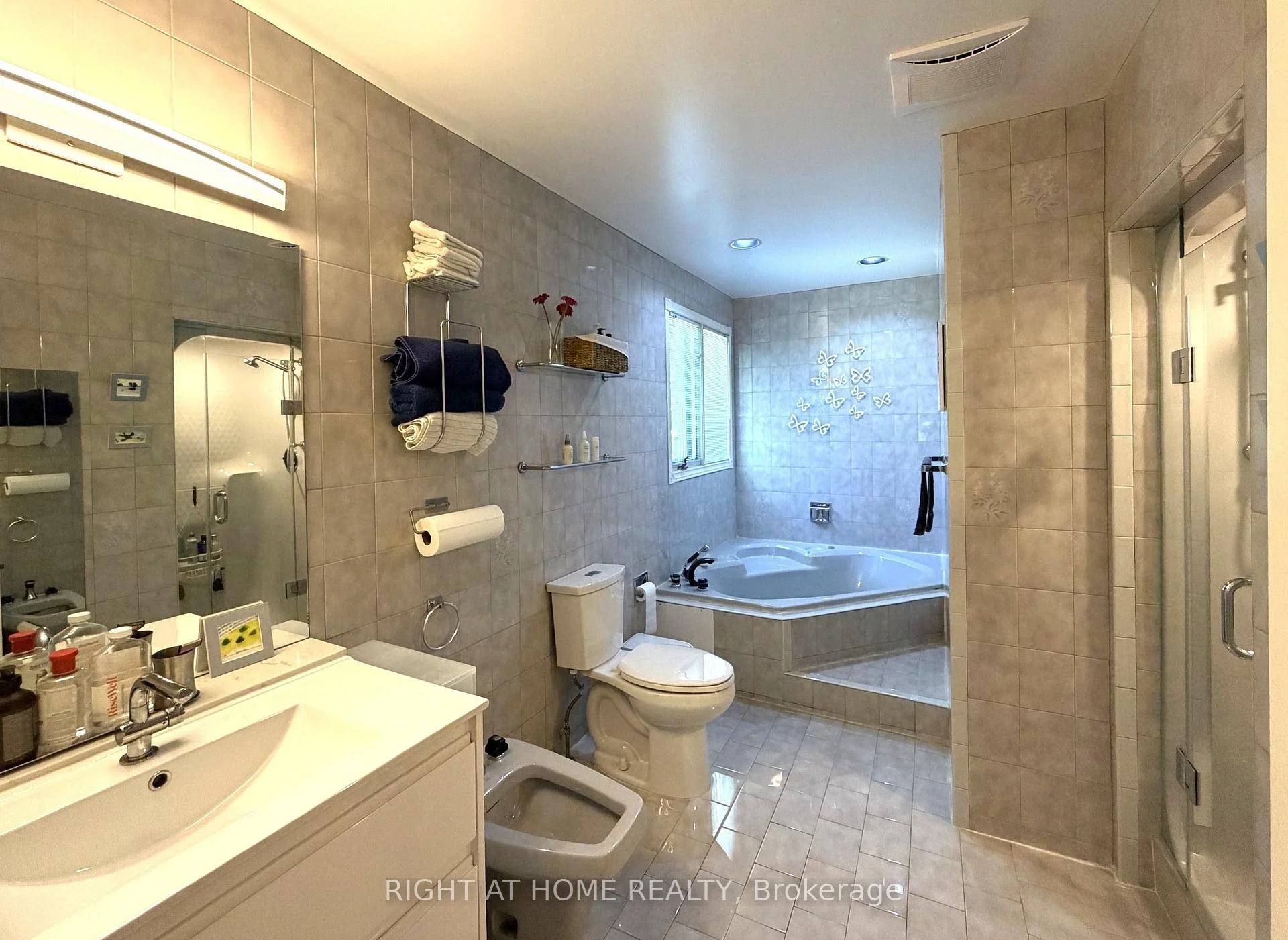 Photo 17 of 17 Piccadilly Road, Richmond Hill, Doncrest — HOMEH