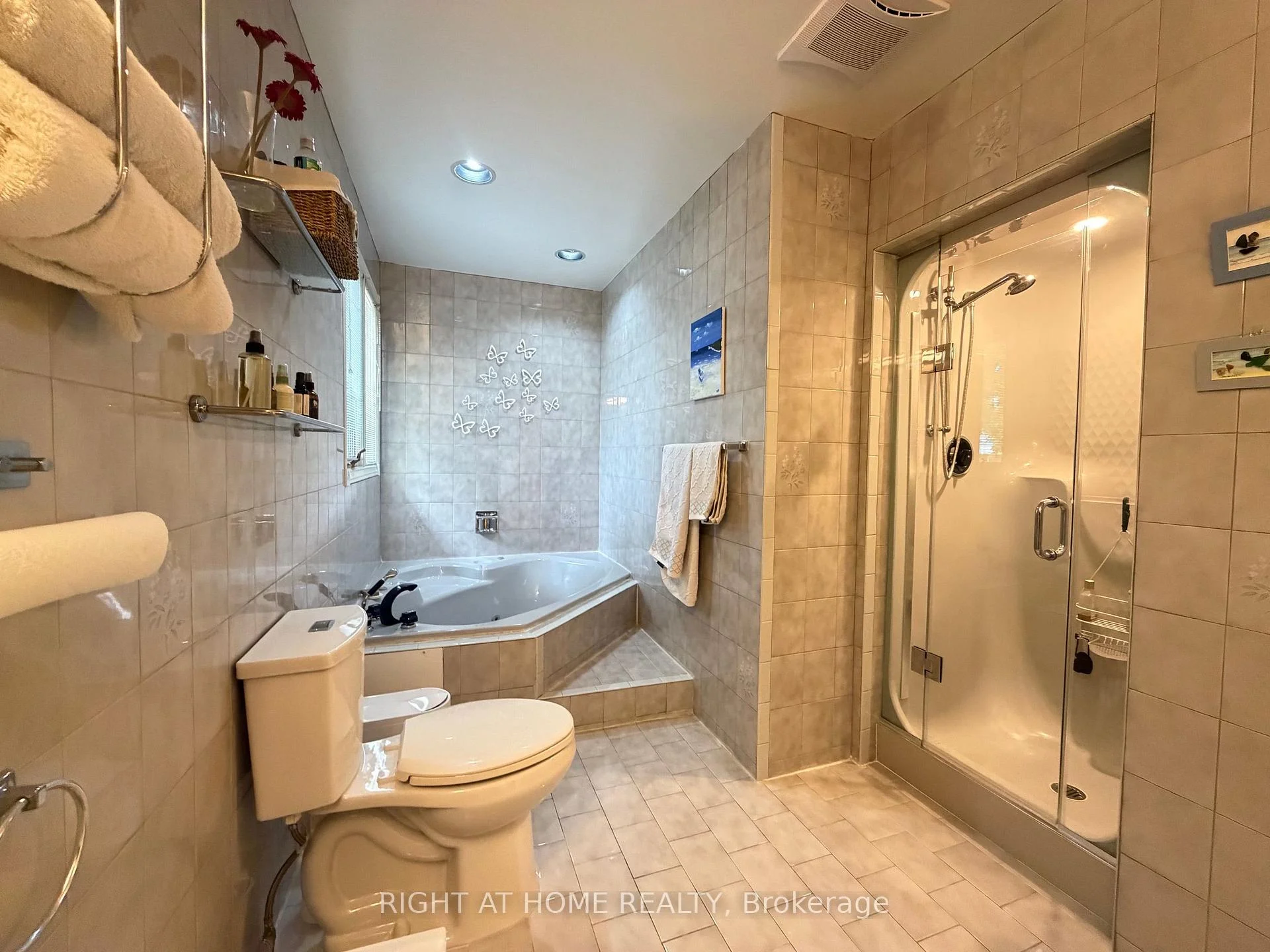 Photo 18 of 17 Piccadilly Road, Richmond Hill, Doncrest — HOMEH