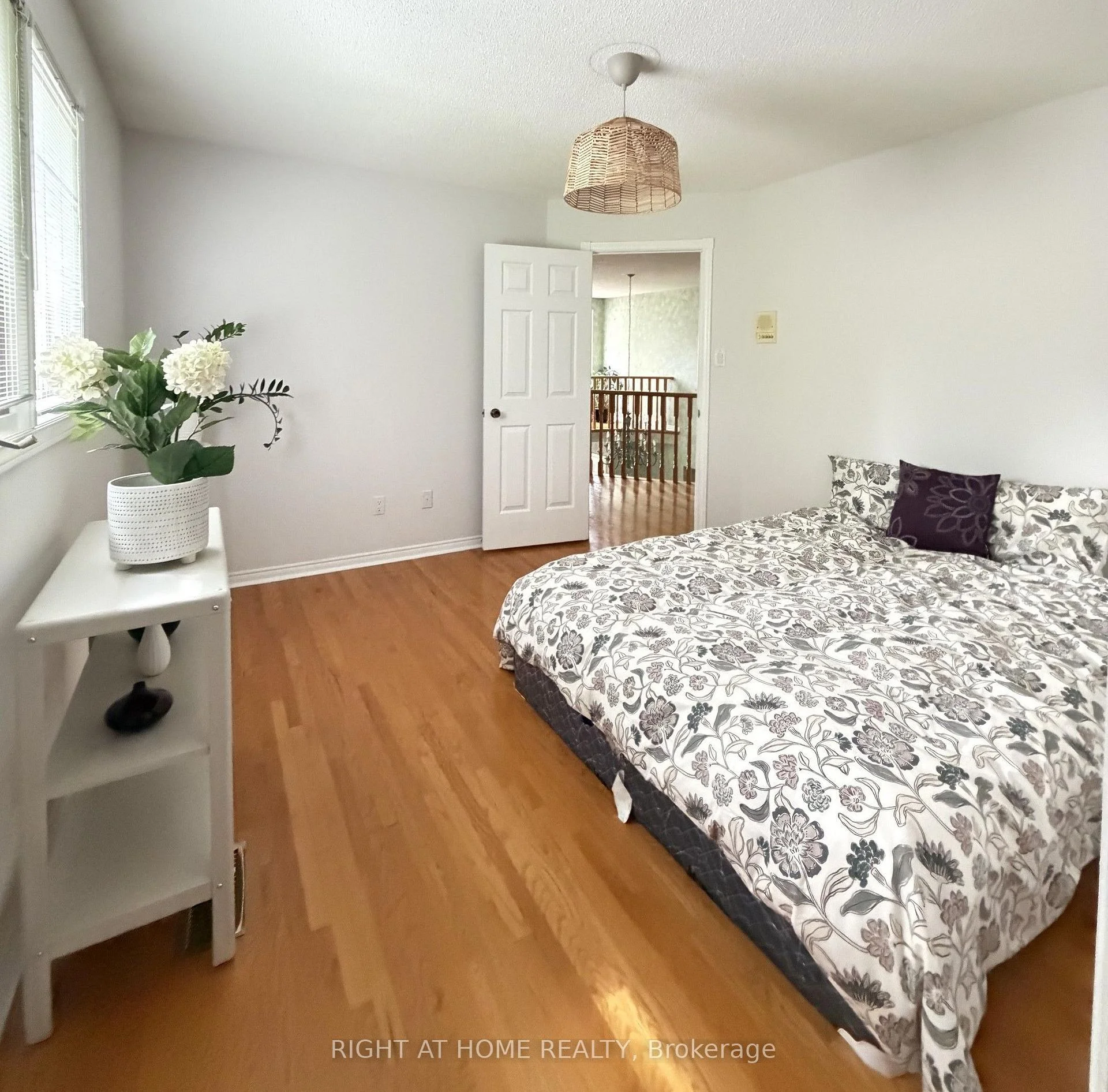 Photo 21 of 17 Piccadilly Road, Richmond Hill, Doncrest — HOMEH