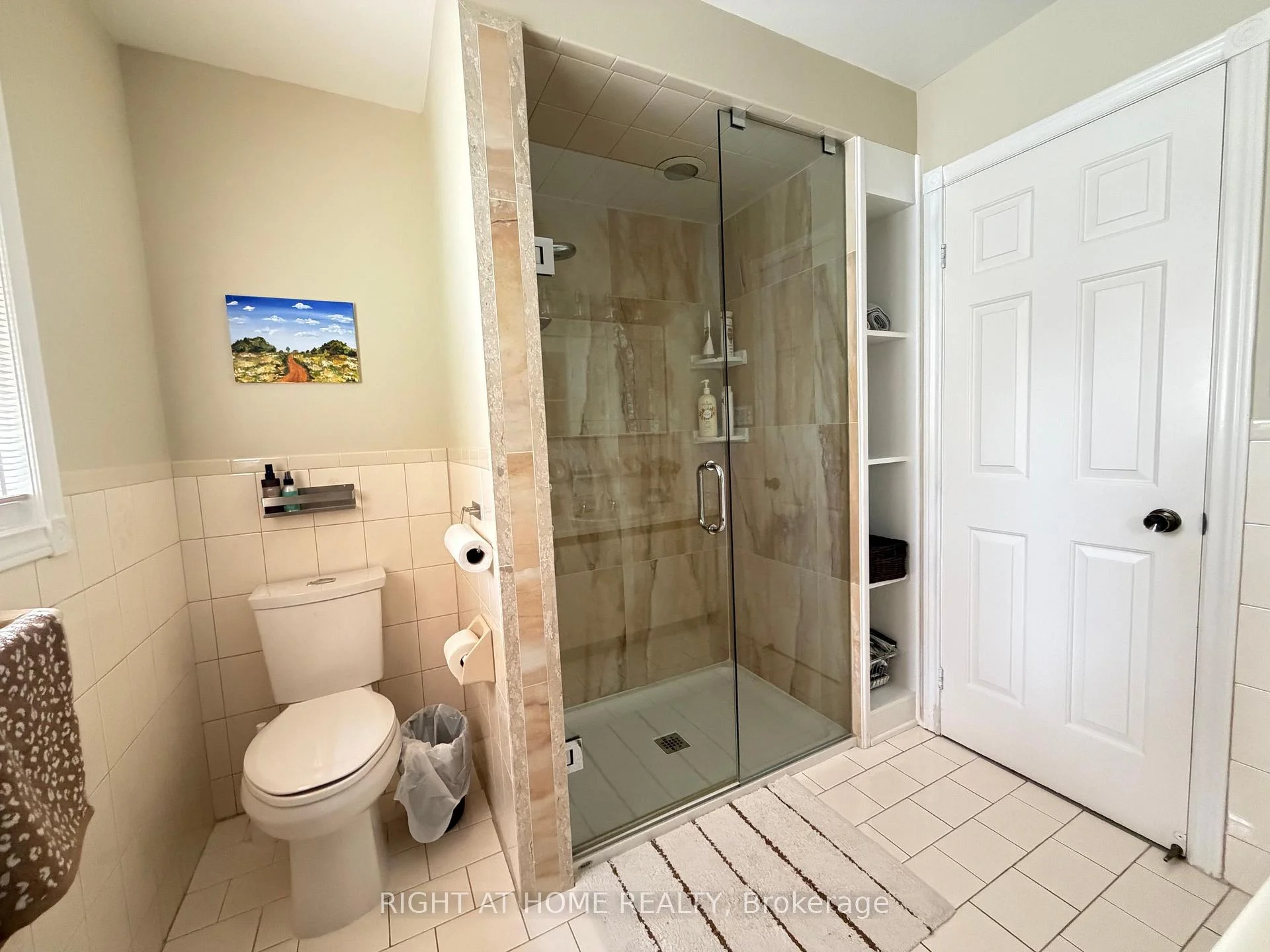 Photo 23 of 17 Piccadilly Road, Richmond Hill, Doncrest — HOMEH