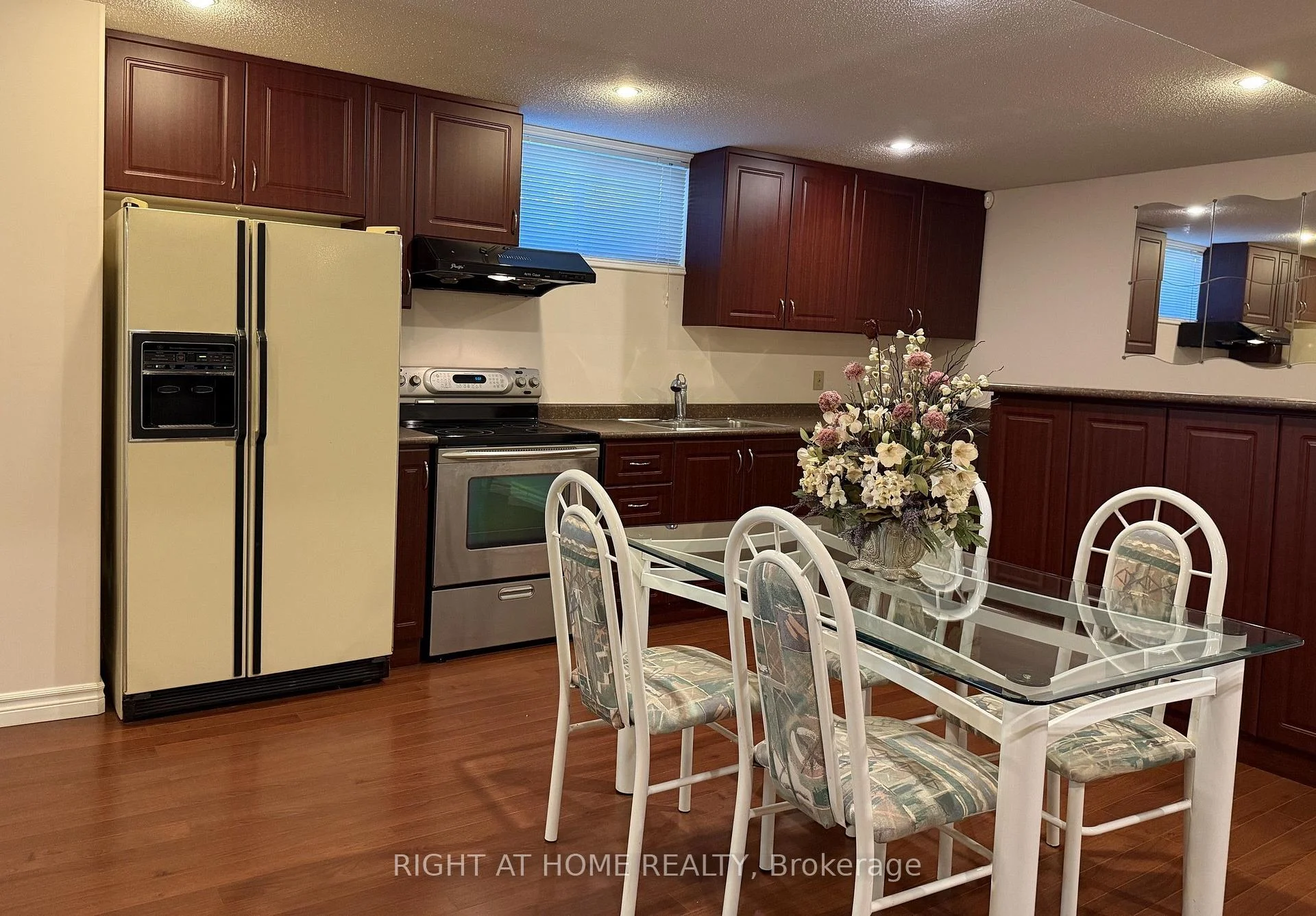 Photo 25 of 17 Piccadilly Road, Richmond Hill, Doncrest — HOMEH