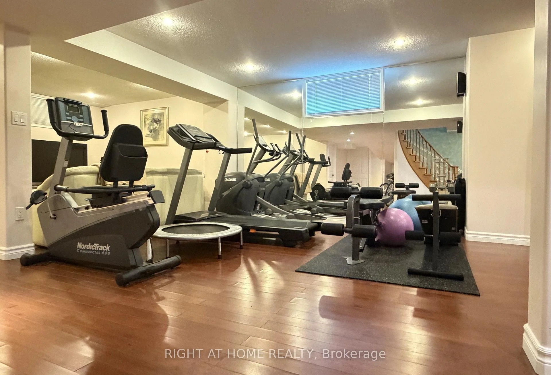 Photo 27 of 17 Piccadilly Road, Richmond Hill, Doncrest — HOMEH
