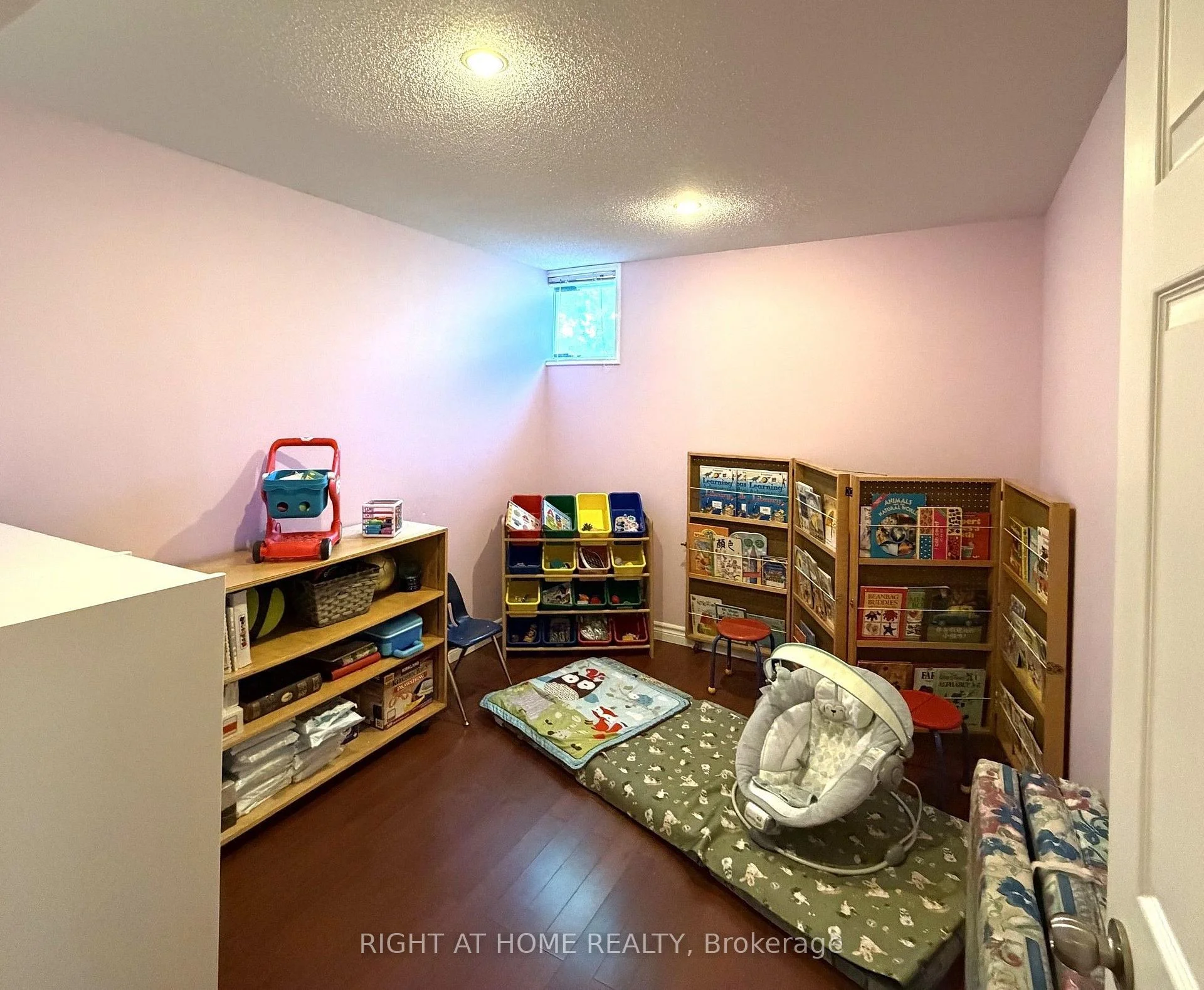 Photo 29 of 17 Piccadilly Road, Richmond Hill, Doncrest — HOMEH