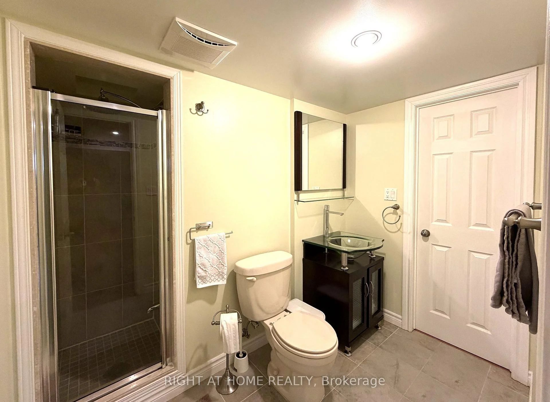 Photo 30 of 17 Piccadilly Road, Richmond Hill, Doncrest — HOMEH