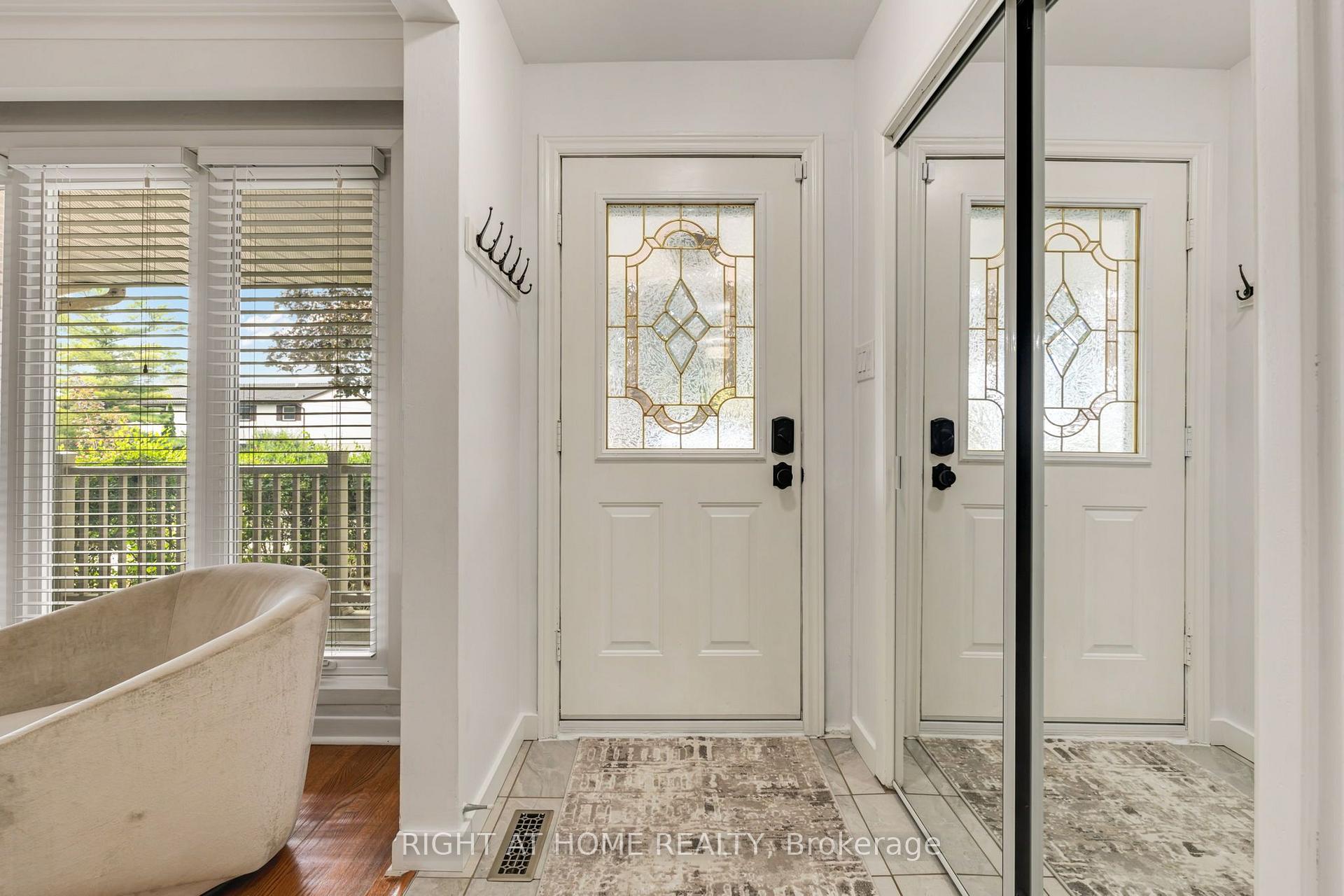 Photo 2 of 1302 Redbank Crescent, Oakville, College Park — HOMEH