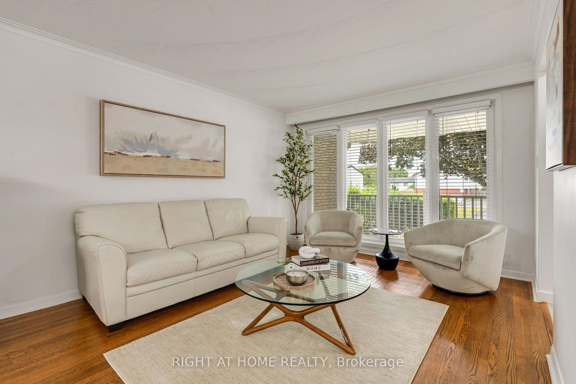 Photo 3 of 1302 Redbank Crescent, Oakville, College Park — HOMEH