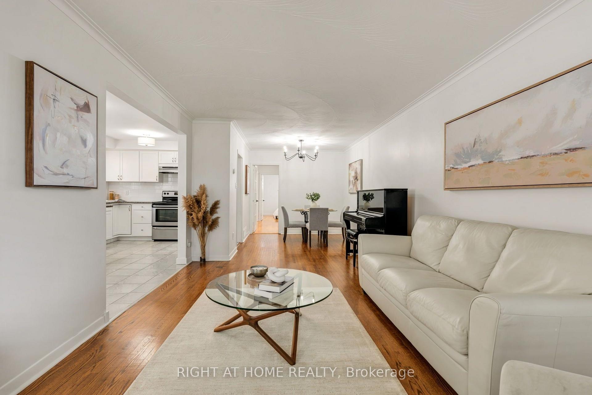 Photo 5 of 1302 Redbank Crescent, Oakville, College Park — HOMEH