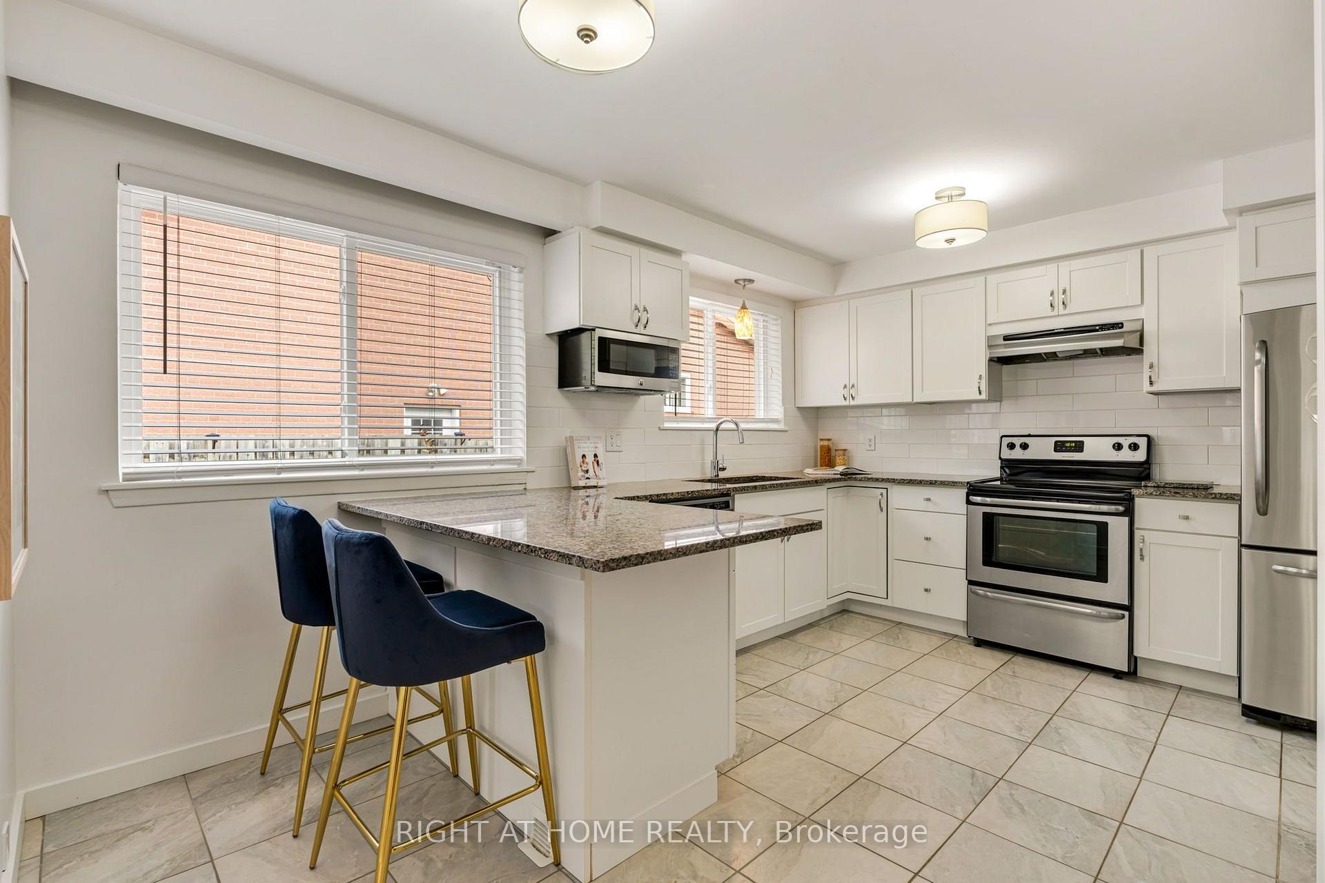 Photo 7 of 1302 Redbank Crescent, Oakville, College Park — HOMEH