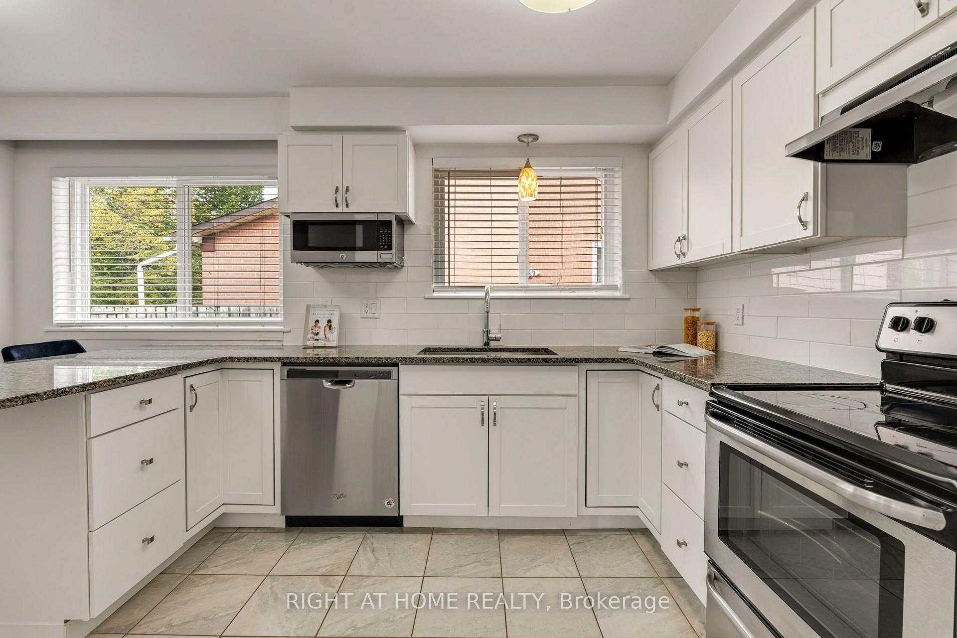 Photo 9 of 1302 Redbank Crescent, Oakville, College Park — HOMEH