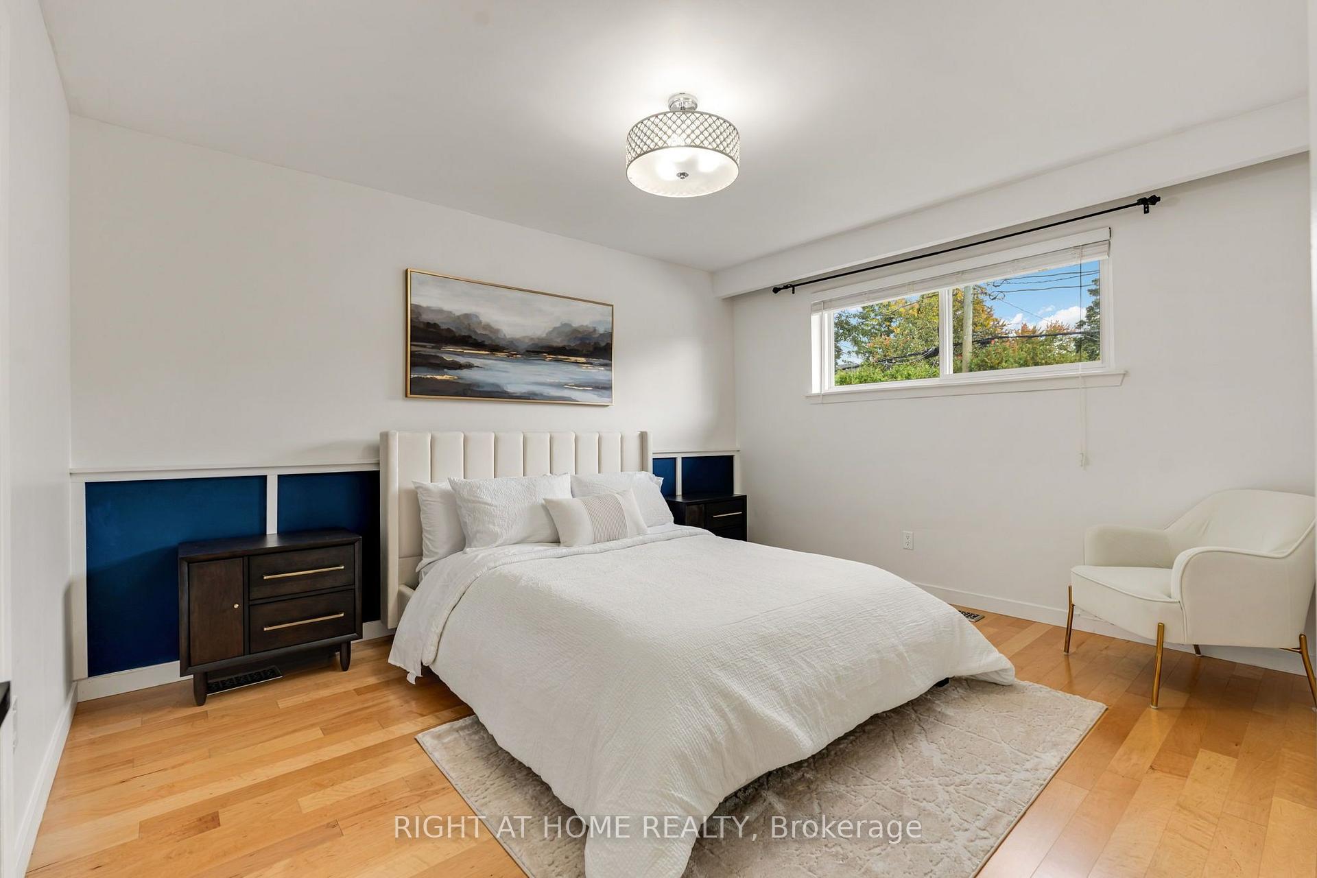 Photo 11 of 1302 Redbank Crescent, Oakville, College Park — HOMEH