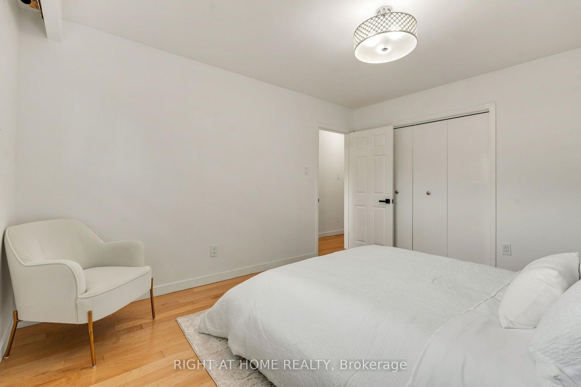 Photo 12 of 1302 Redbank Crescent, Oakville, College Park — HOMEH