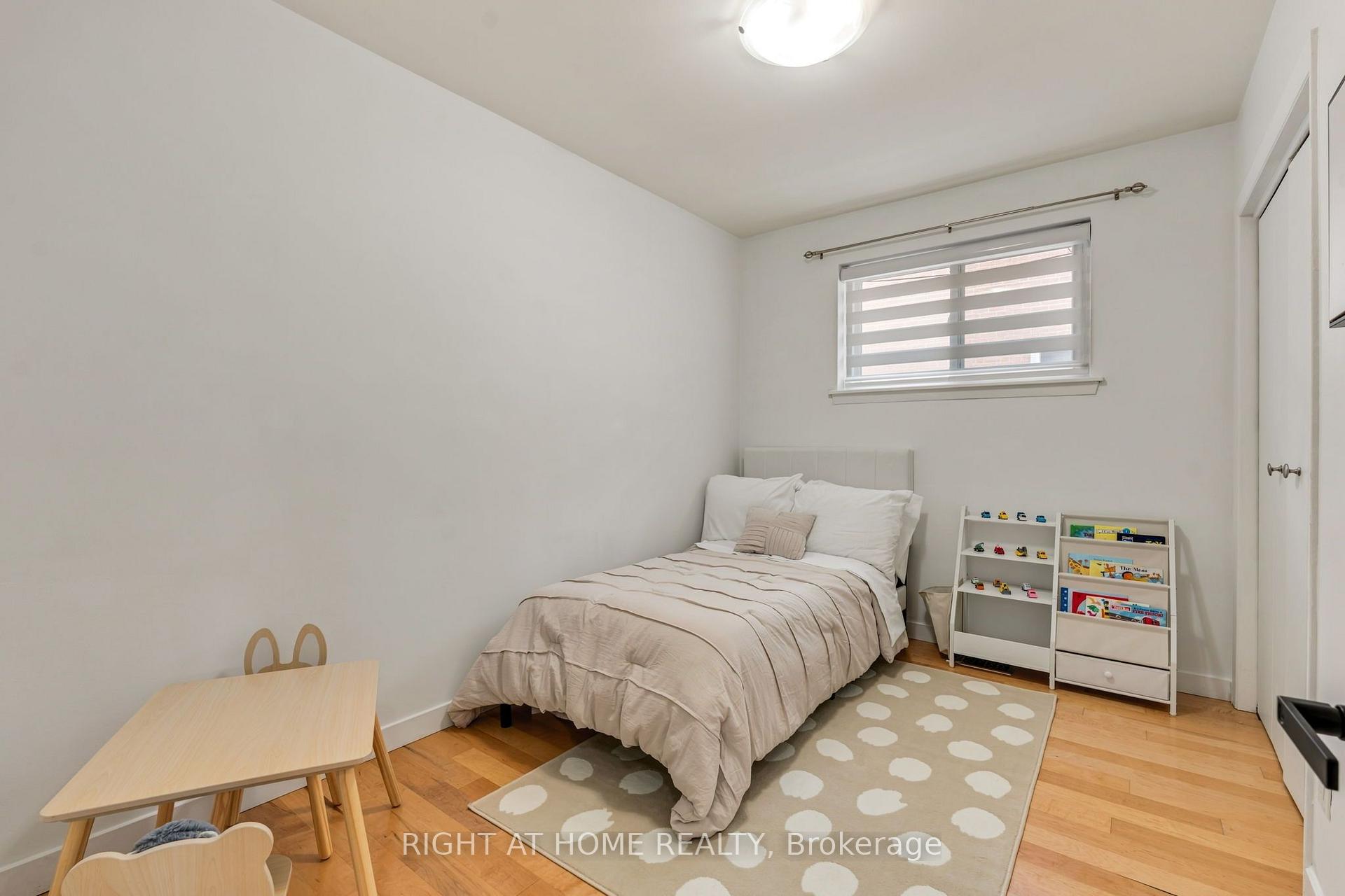 Photo 15 of 1302 Redbank Crescent, Oakville, College Park — HOMEH