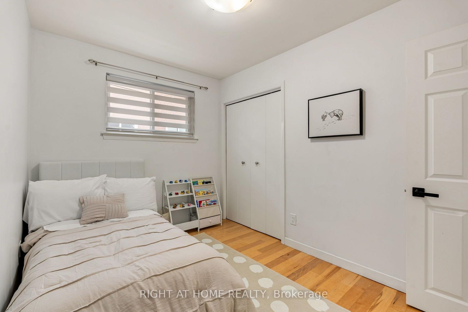 Photo 16 of 1302 Redbank Crescent, Oakville, College Park — HOMEH