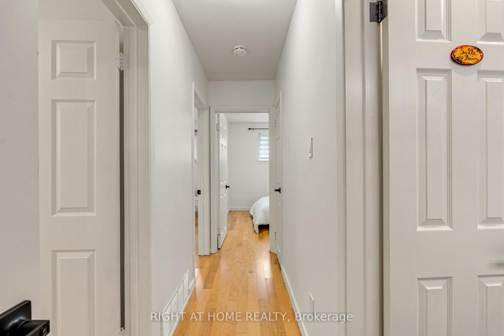 Photo 17 of 1302 Redbank Crescent, Oakville, College Park — HOMEH