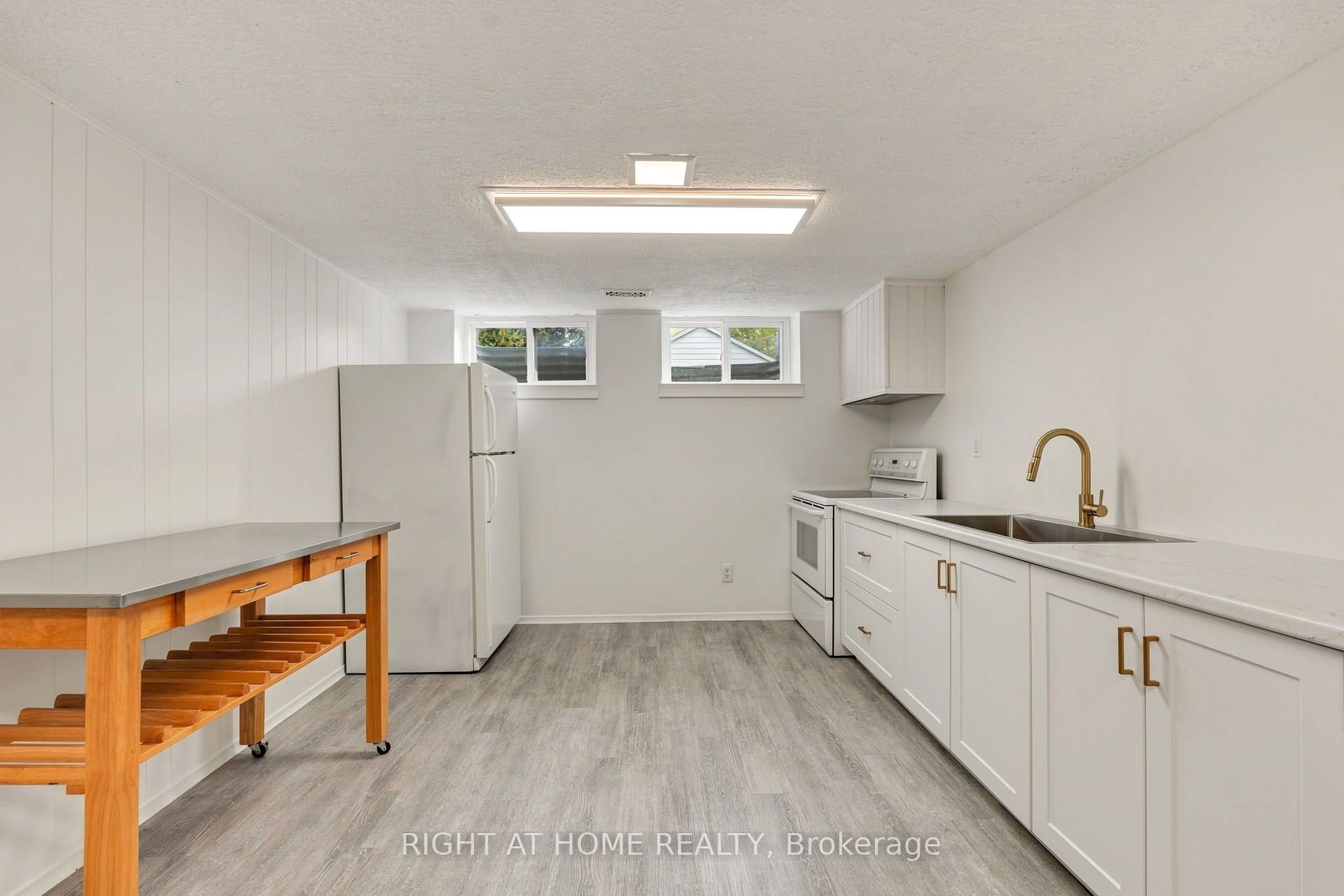 Photo 23 of 1302 Redbank Crescent, Oakville, College Park — HOMEH